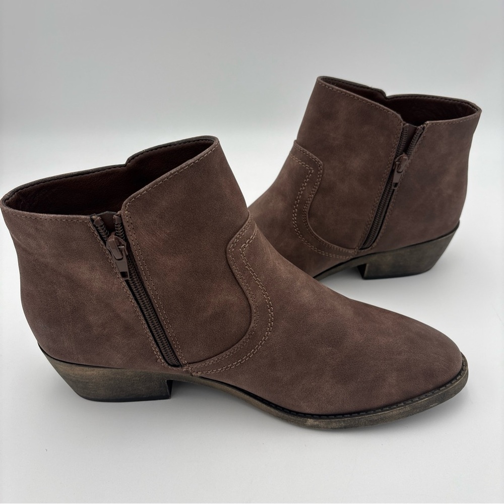 Maurices Men's Chukka Boots in Rich Brown - Picture 5 of 13